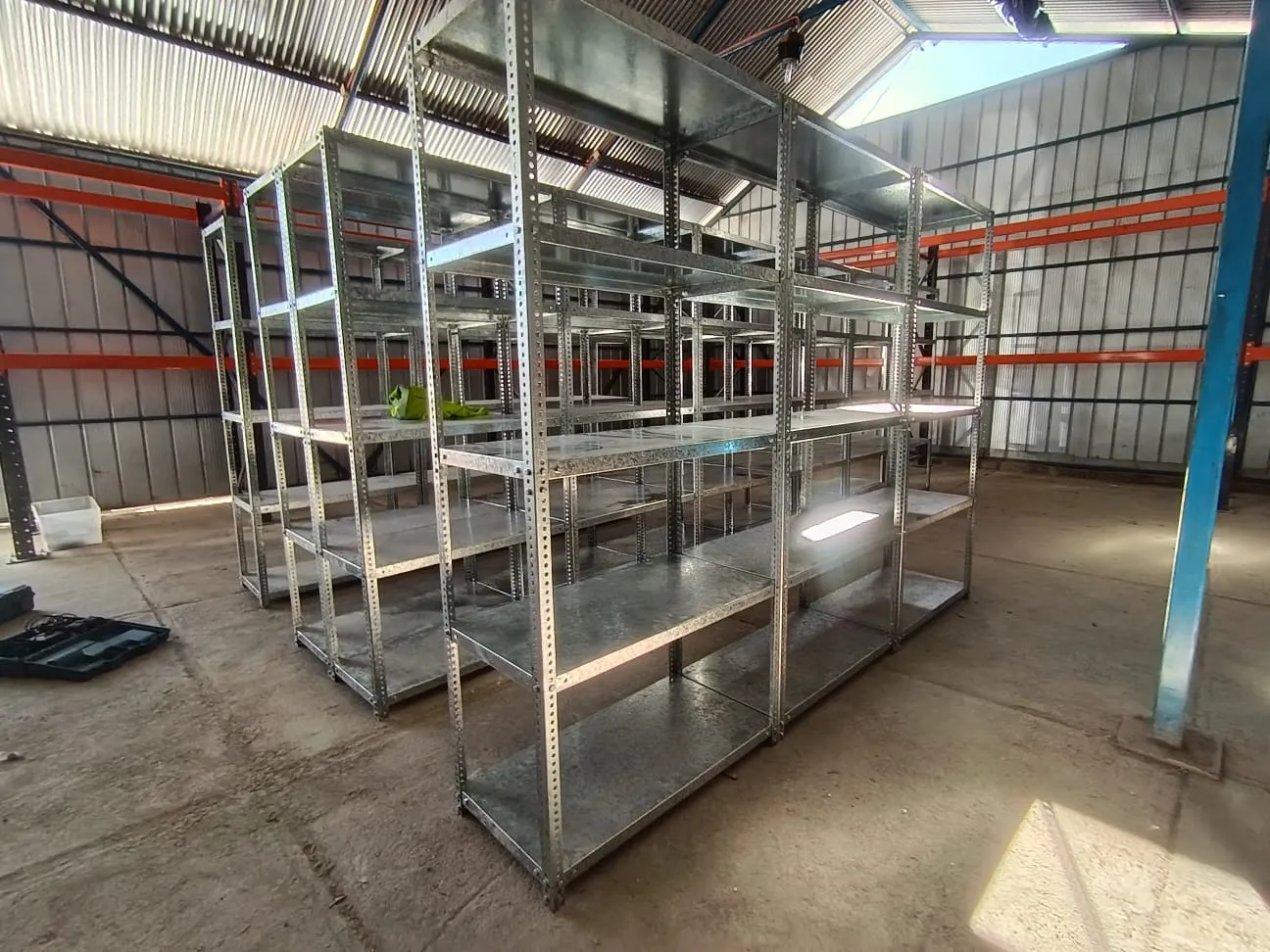 Proyecto de Rack Selectivo y Ángulo Ranurado en Quilpué